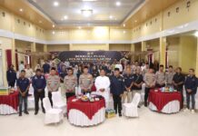 Satu Hati Bagi Takjil, Polres Banyuasin Bersama Insan Media Berbagi Untuk Masyarakat